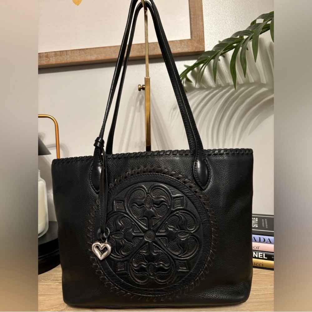 BRIGHTON FERRARA COLL. BLACK MEDALLION TOTE/PURSE